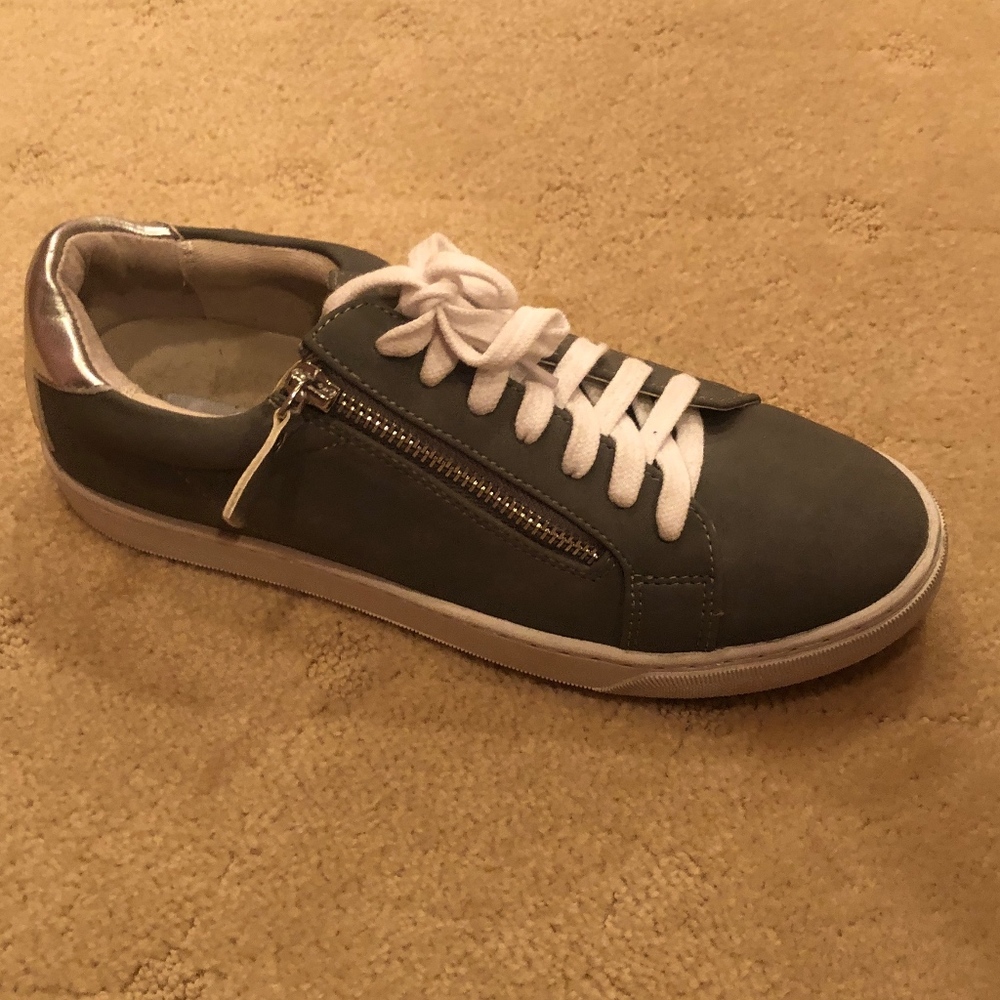 Steve Madden Grey and Silver Sneaker - WORN ONCE